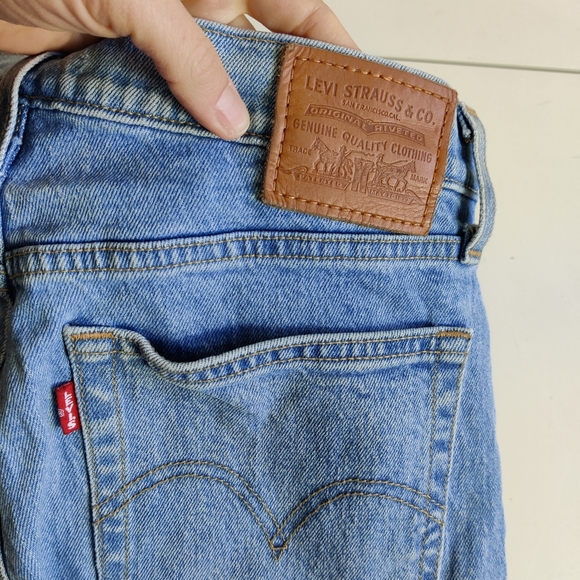 Levi's Wedgie Straight Crop Jeans - Picture 7 of 11